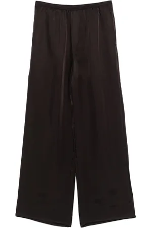 Less Hose aus Satin
