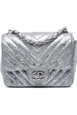 CHANEL 2019 mini rechteckige Classic Chevron Single Flap Umhängetasche aus Lackleder mit Knitteroptik