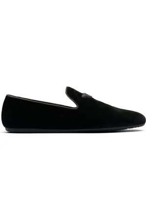 Prada Loafer aus Samt mit Triangel-Logo