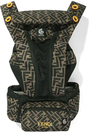 Fendi X ErgoBaby Zucca Babytrage mit Monogramm