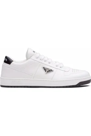 Prada Sneakers mit Logo-Schild