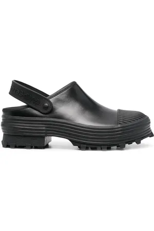 Camper Mules mit Logo-Riemen