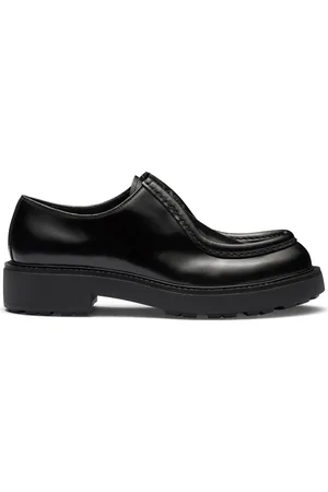 Prada Schnürschuhe aus gebürstetem Leder