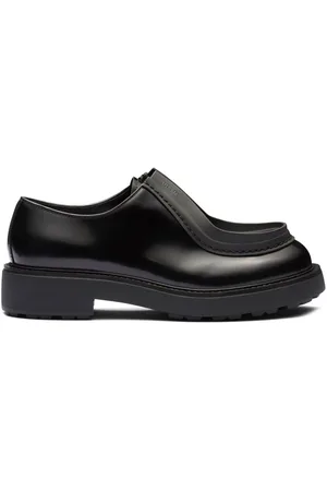 Prada Schnürschuhe aus gebürstetem Leder