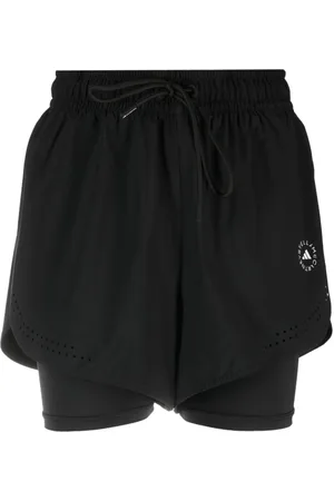 adidas Shorts im Layering-Look