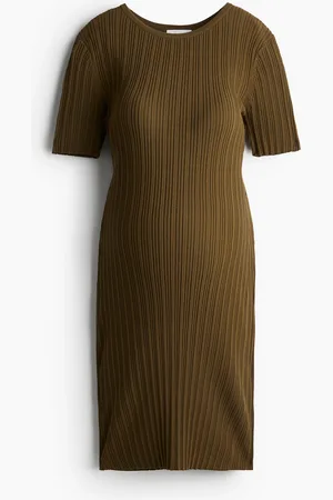 H&M MAMA Geripptes Strickkleid