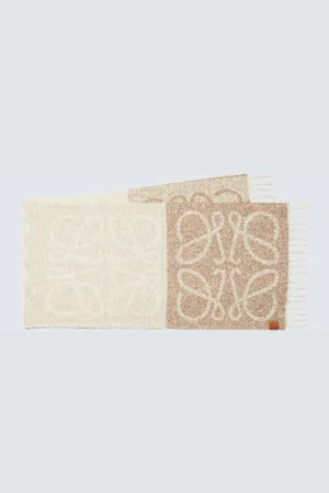 Loewe Schal Anagram aus Bouclé