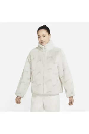 Nike Sportswear PlushKunstpelz-Jacke mit Print für Damen - Grau