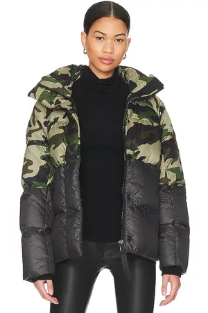 Canada Goose Junction Parka in Classic Camo Graphite & Northern Night - Army. Size L (also in XS, S, M, XL).